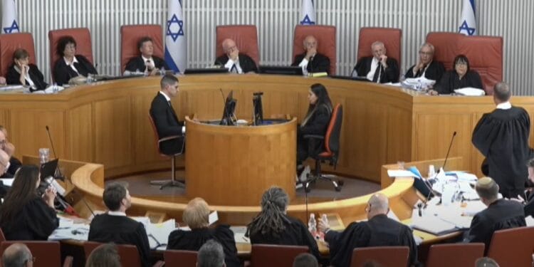 הרכב רחב של שופטי בג”צ דן בחוק הגיוס