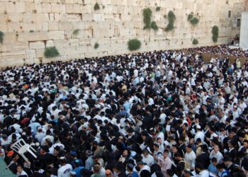 כ-100,000 מתפללים הגיעו במהלך החג לתפילה בכותל המערבי