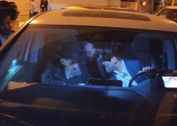 צפו: גפני נפגש עם הגר”ד לנדו ברכב ודן עימו על המצב