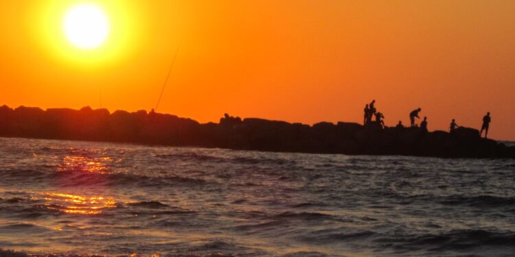 עומס חום צפוי בימים הקרובים – המלצות מד”א