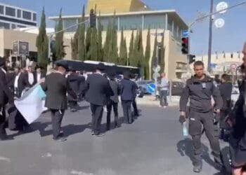 תומכי הפלג הירושלמי הפגינו נגד חוק הגיוס