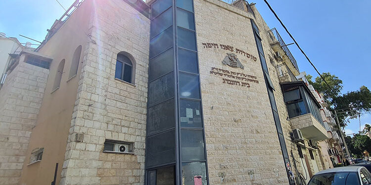 חיפה: גנב זוגות תפילין מבי”כ צאנז והוגש נגדו כתב אישום