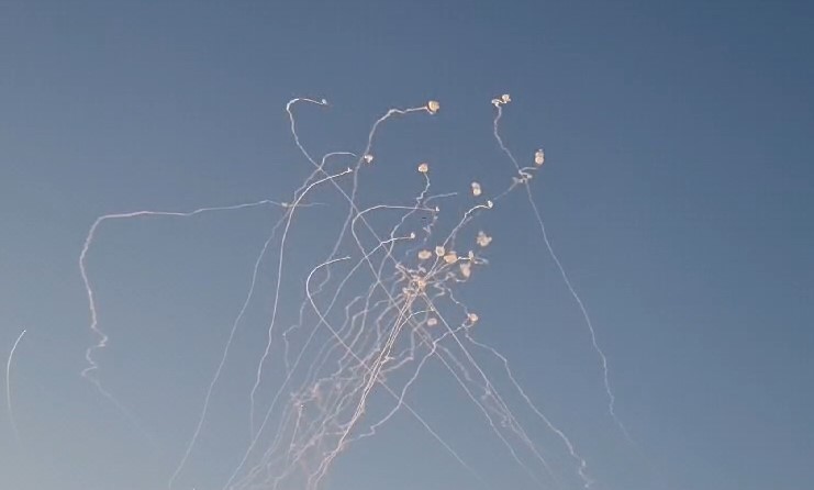 צפו: מטר של טילים לעבר צפת וראש פינה