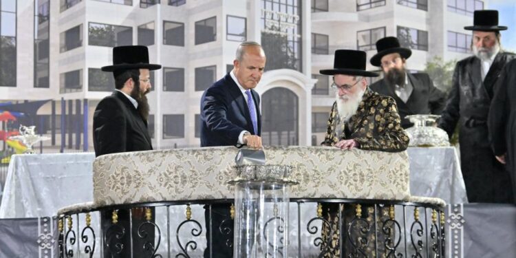 אשדוד: מעמד הנחת אבן הפינה לקריית החינוך ויזניץ