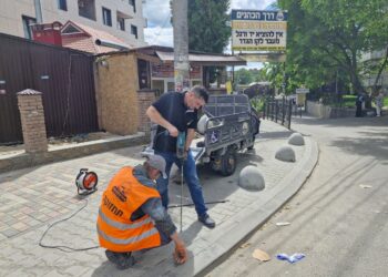 לאחר סאגה ממושכת הוסדר המעבר בדרך הכהנים באומן