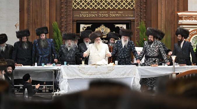 ובאו כולם: חג השבועות בחצר הקודש צאנז