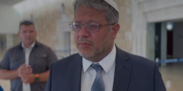 בן גביר נגד טיבי: אני הדרג המדיני והוא לא ייפגש עם מחבל