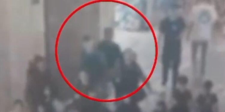 צפו: תיעוד הפיגוע בשער שכם – המחבל נוטרל