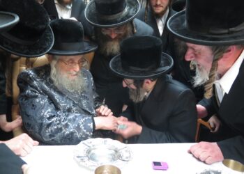 הגאב”ד פסק לרפואת האדמו”ר שהאריך חייו ב-12 שנה