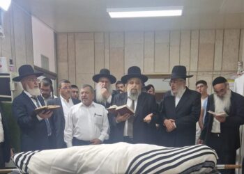 אלפים בהלווית האדמו”ר רבי אליהו אבוחצירא זצוק”ל