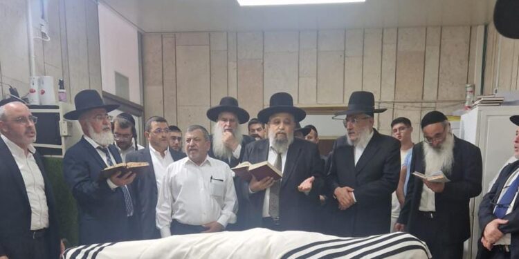 אלפים בהלווית האדמו”ר רבי אליהו אבוחצירא זצוק”ל