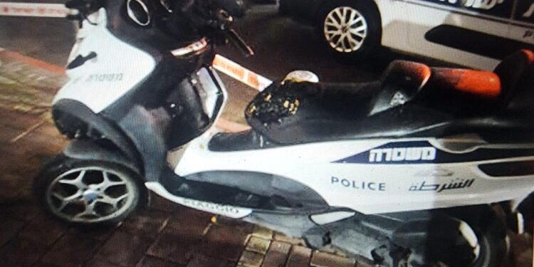 תושב בני ברק נעצר הלילה כשהצית אופנוע משטרתי