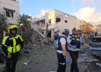 הסלמה בצפון: 3 נפגעים במטח של עשרות רקטות לעבר הקריות