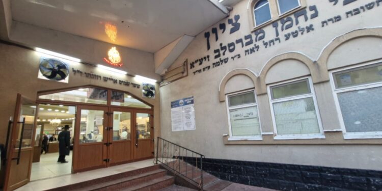 לרווחת רבבות המתפללים: פתרונות מיזוג חדשים בקברו של רבי נחמן