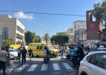 מחבל ביצע פיגוע בחדרה ובין היתר פצע אברכים