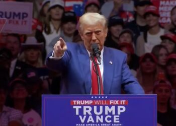 טראמפ בכנס הענק בניו יורק: נהפוך את אמריקה לחזקה יותר מבעבר