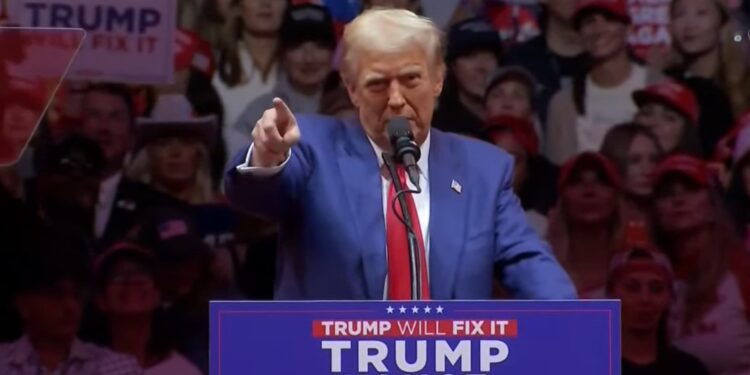 טראמפ בכנס הענק בניו יורק: נהפוך את אמריקה לחזקה יותר מבעבר