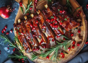 מתכון של צלעות טלה עם רימונים, תאנים ושמן זית