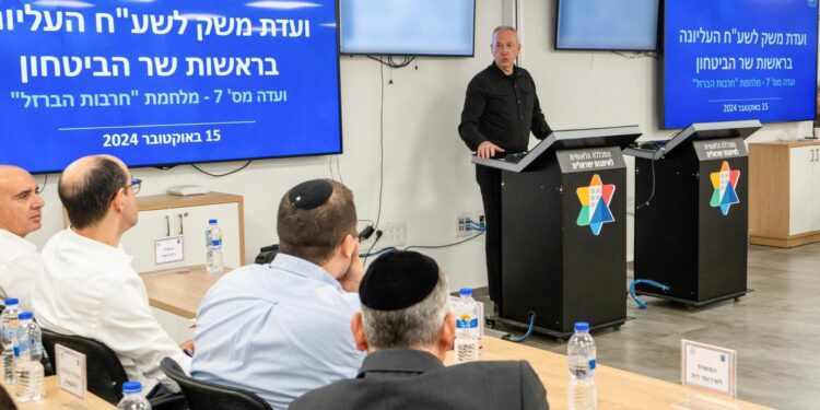 שר הביטחון: פעולתנו באיראן עלולה להשליך על מקומות אחרים