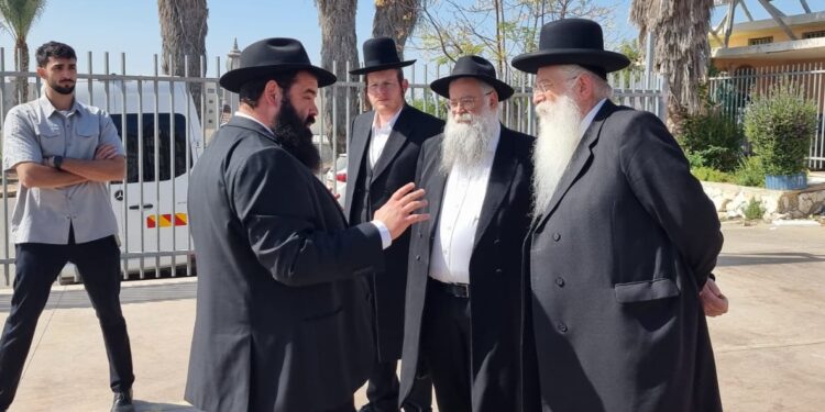 שנה לטבח בדרום – השר פרוש הגיע לבית חב”ד שדרות