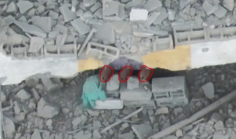 צפו: מחבל מכין רקטות לשיגור ונורה מהאוויר