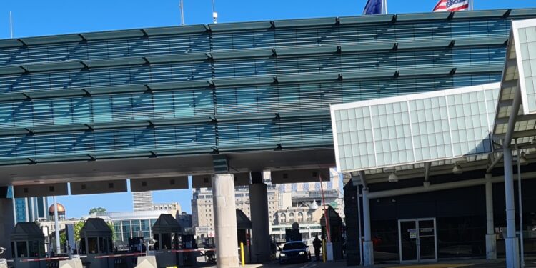 טראמפ הצהיר: ביומי הראשון יעלה ב-25% גובה המס מקנדה