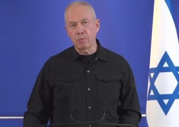 גלנט בהצהרה: פוטרתי בגלל מחלוקת עם נתניהו