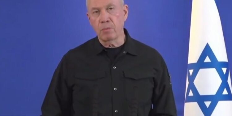 גלנט בהצהרה: פוטרתי בגלל מחלוקת עם נתניהו