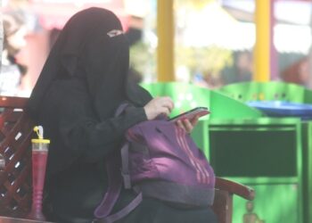 שוויץ: בעוד חודש וחצי יחל האיסור ללבוש ‘בורקה’ במרחב הציבורי