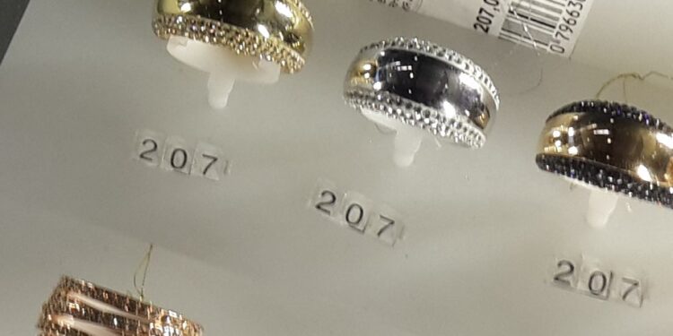 החשד: ייצא לחו”ל תכשיטים מזהב מזויף וגרף החזרי מע”מ של מיליונים