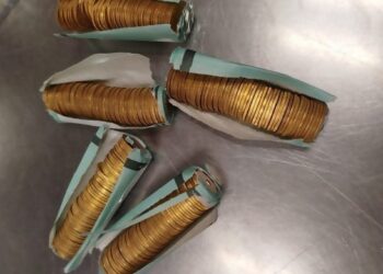 שב מדובאי וניסה להבריח 2 ק”ג מטבעות זהב