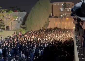 מסע הלוויית הגר”א דויטש זצ”ל יצא מפונביז’ לחלקת פונביז’