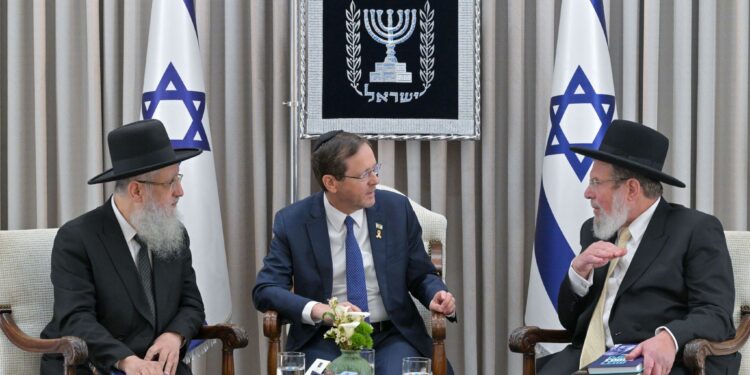 הרבנים הראשיים בפניה לנשיא: אענק חנינה לנגד א’