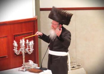 מעמד הדלקה מרכזי בחצר קרעטשניף קריית גת