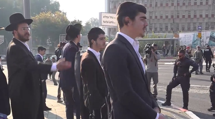 צפו: מקלל את השוטר: "שתיהיה בשבי בעזה ויתעללו בך אמן"