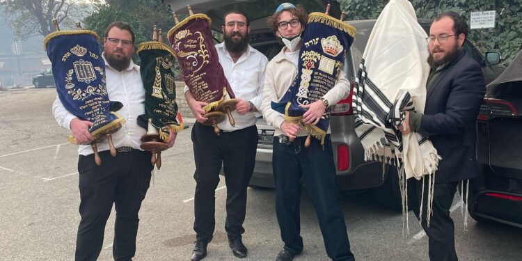 קליפורניה: שליחי חב”ד חילצו את ס”ת ויצאו מהאזור