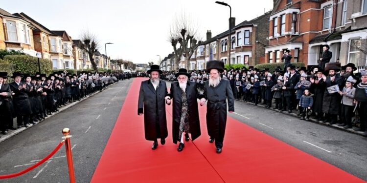 מסע כ”ק האדמו”ר מיזנ’יץ בלונדון