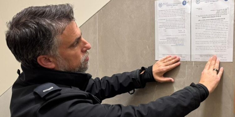 ב”ב: המשטרה סגרה בצו את אולם האירועים בשל איתור שב”חים