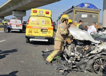 משאית פגעה ברכבים: אישה ותינוק נהרגו ושישה נפצעו