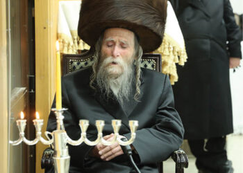 הדלקת נרות בחצר הקודש ערלוי