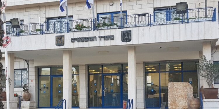 ושוב היועמ”שית סבורה שהיא הקובעת: אינך יכול לפטר