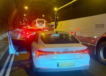 תיעוד דרמטי: גנב רכב מאשדוד ובמהלך הדרך קפצו עליו הבלשים