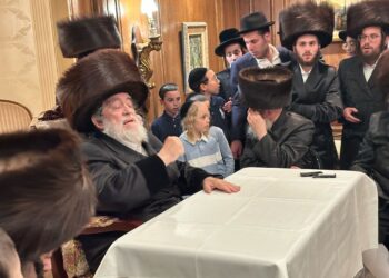 צפו: כ”ק האדמו”ר מויז’ניץ שליט”א ערך את שולחנו בלוס אנג’לס