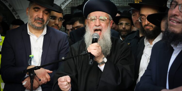 מראות מהלווייתו של מרן הגר”מ מאזוז זצוק”ל