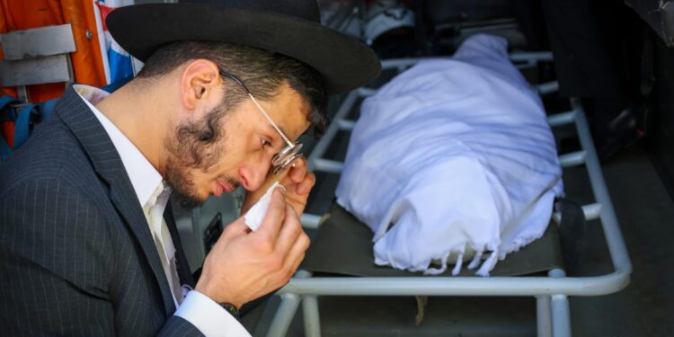 מראות מהלווייתו של מרן הגר”מ מאזוז זצוק”ל