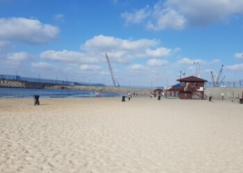 חיפה: לראשונה הוענק ‘דגל כחול’ לחוף החרדי