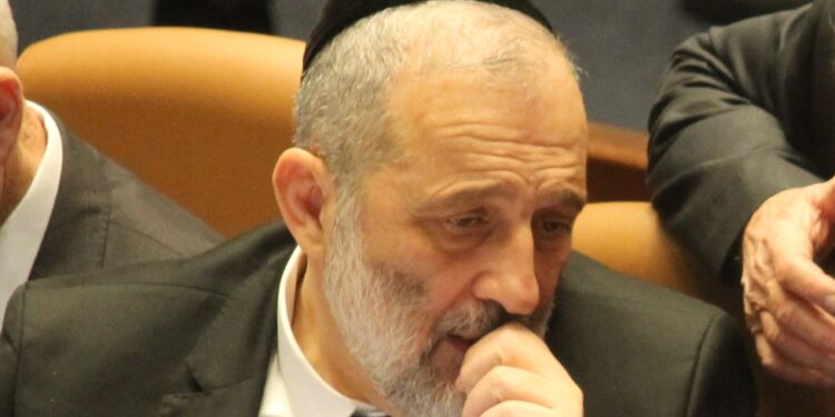 לפני חודש דרעי איים: מעצר של בחור אחד ונפרוש מהממשלה