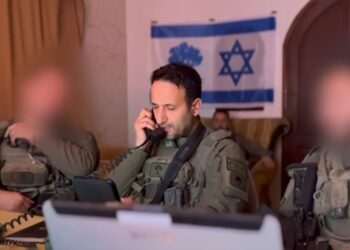 צפו: מפקד חטיבת גולני בקשר: עידן, מתרגשים בשובך