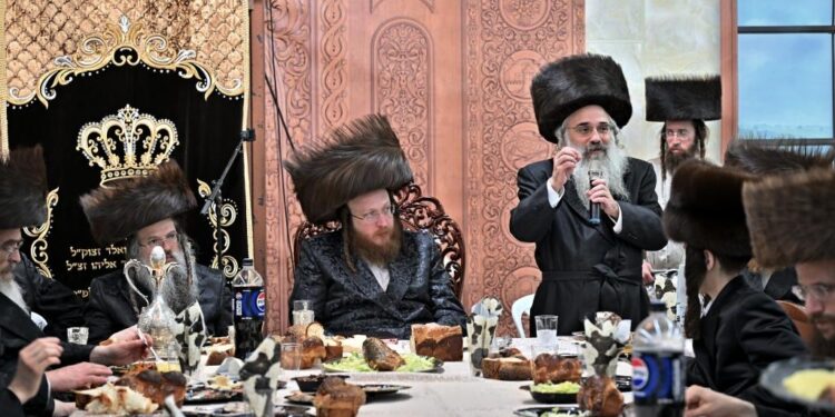 טיש הילולא לבעל ה’אמרי יוסף’ – בספינקא בית שמש