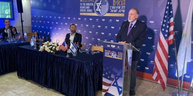 שגריר ארה״ב בישראל מייק האקבי ביקר בשילה הקדומה